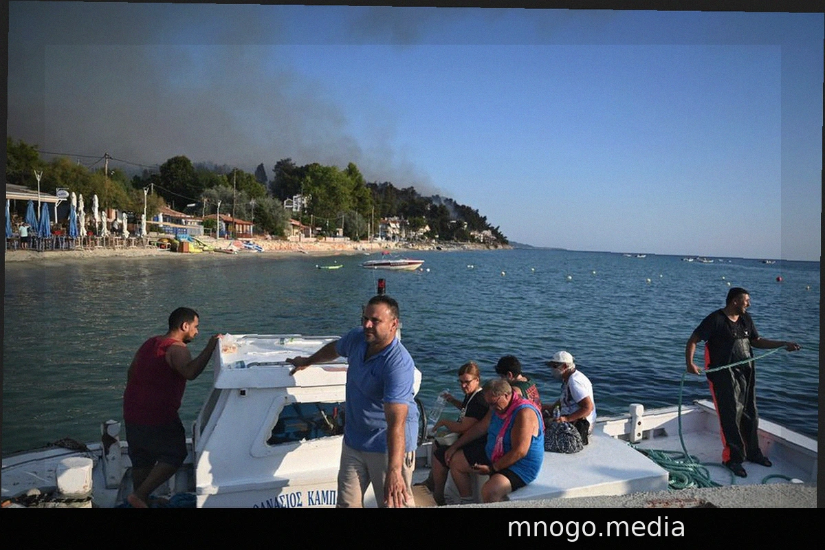 Greece: Over 250 Holidaymakers Rescued by Boat from Wildfire