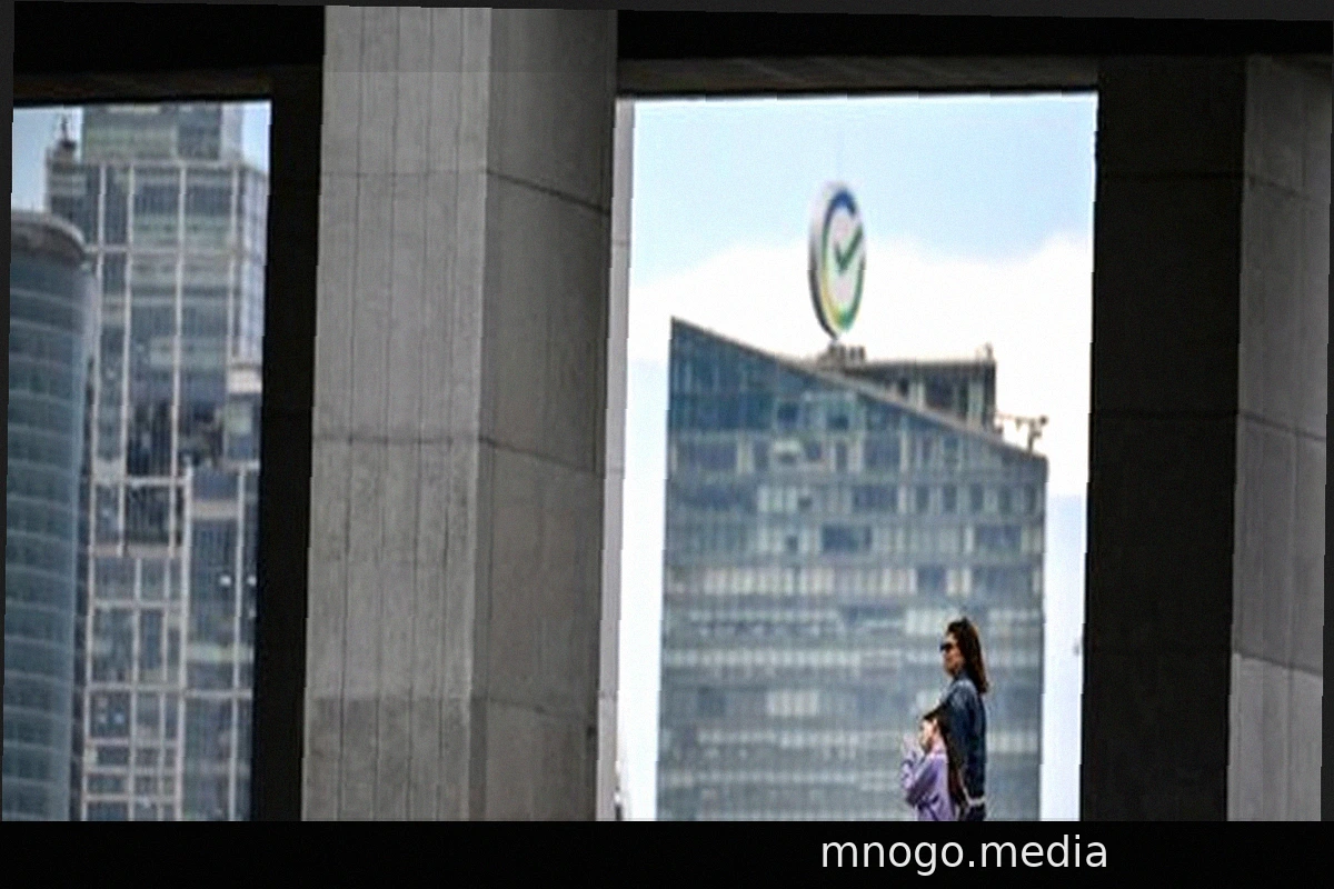 Sberbank Fears Loan Defaults After Ukrainian Attacks on Online Retailers