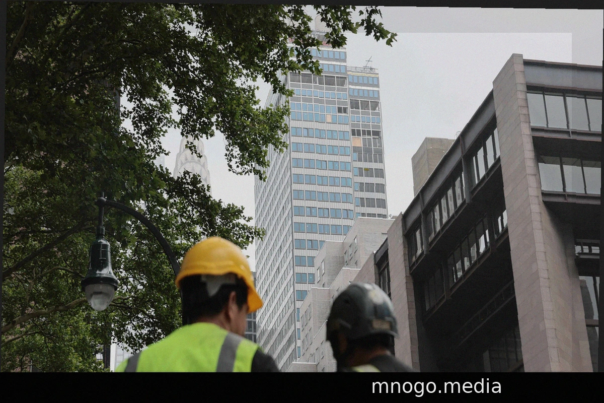 New York Skyscraper: Structural Damage Causes Evacuation