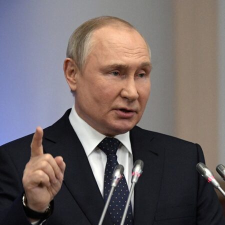 Putin: Russia Ready to Help Fight Bio Threats and Infections Globally