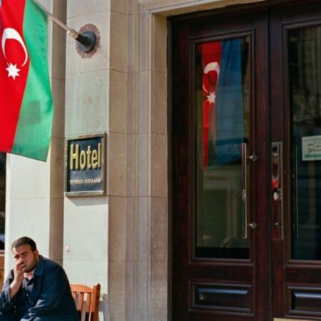 Russian tourist flow to Azerbaijan falls by 40%