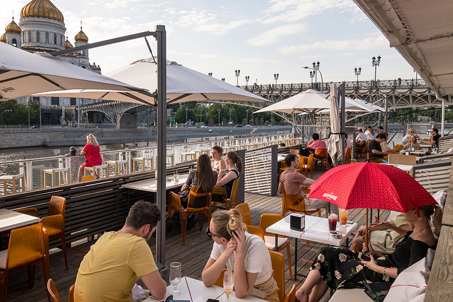 Preview Moscow Restaurants See Surge in Summer Veranda Visits Amid Heatwave