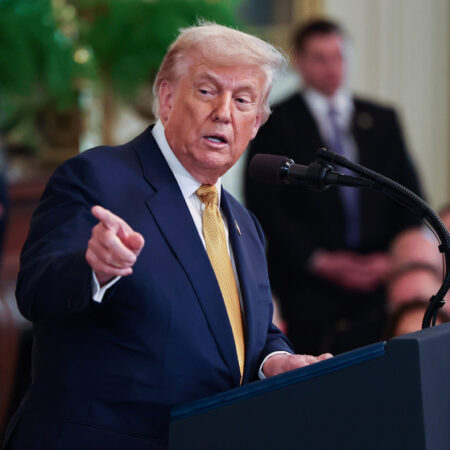 Трамп объявил о введении единой пошлины для 150 стран: эксперты предупреждают о хаосе в мировой торговле