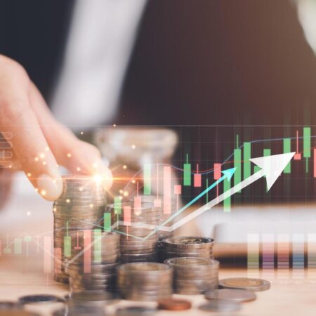 How to Wisely Invest 100,000 Rubles: Financial Analysts Share Insights