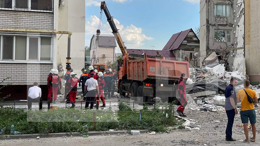 Preview Search Continues for People Under Saratov Building Collapse