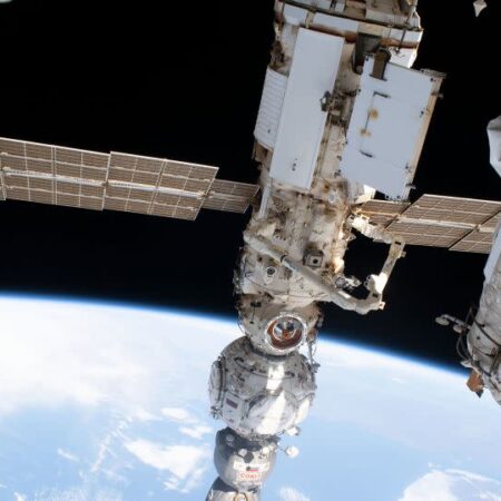 NASA Urges Joint Effort with Russia for ISS Deorbiting