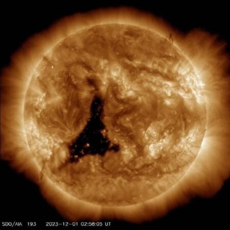Scientists Warn of Incoming Geomagnetic Storm as Earth Enters Coronal Hole’s Influence