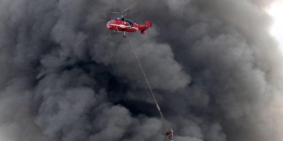 Preview Major Balashikha Fire: Mi-8 and Ka-32 Helicopters Deployed to Tackle Warehouse Blaze