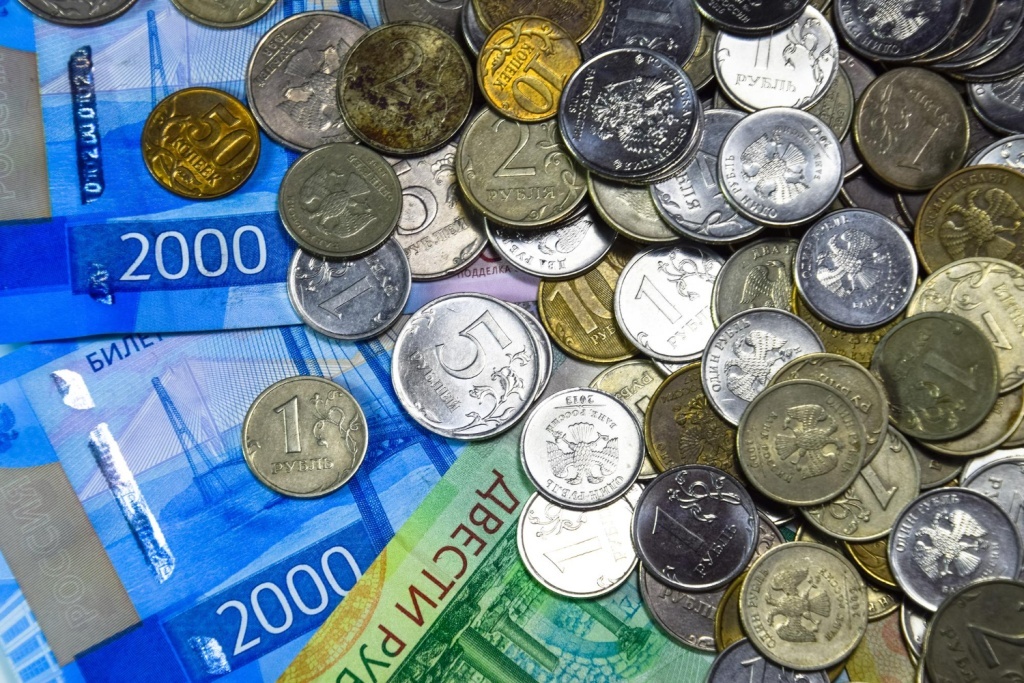 Preview Russian Banks Prohibited from Issuing Damaged Banknotes and Coins to Citizens