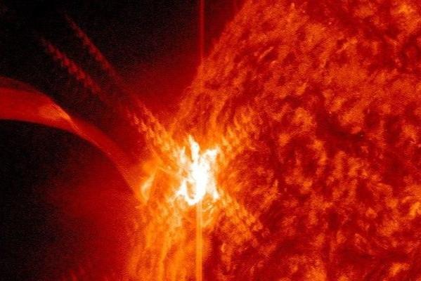 Preview Powerful M-Class Solar Flare Detected