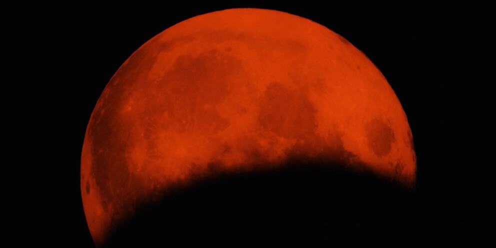 Preview Оранжевая ‘Кукурузная’ Луна: Полное лунное затмение наблюдается по всей России