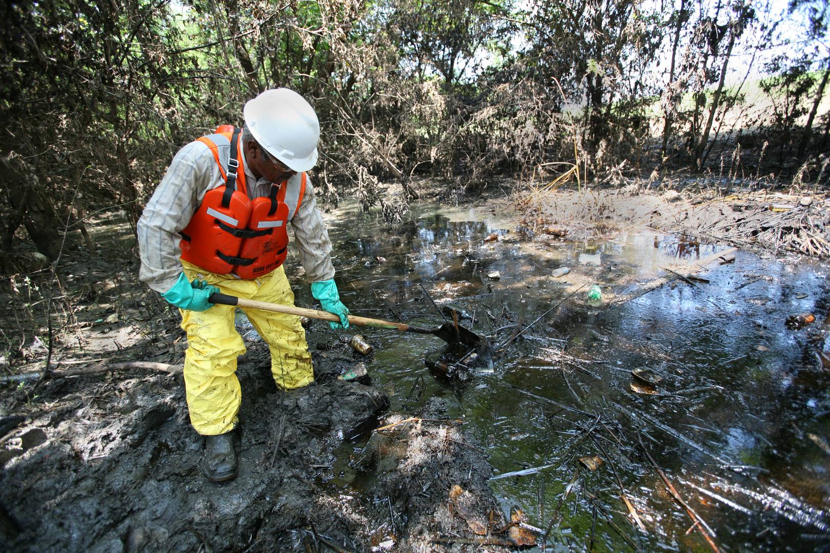 Preview Surgut Scientists Discover Innovative Method to «Wash» Soil from Diesel Spills