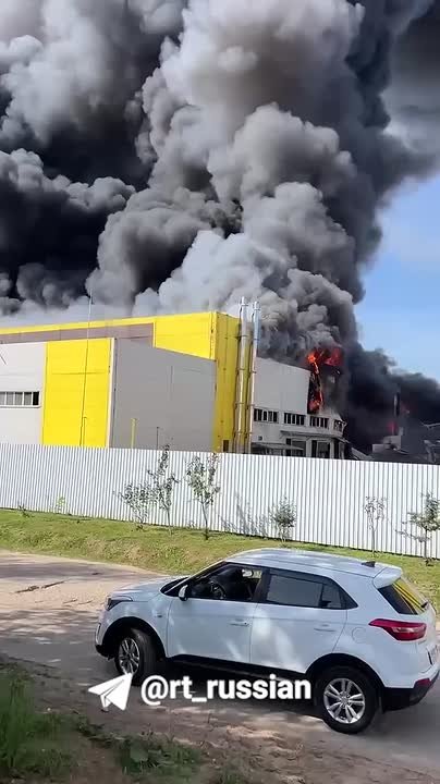 Preview Major Warehouse Fire in Nekrasovsky Village, Moscow Region, Contained