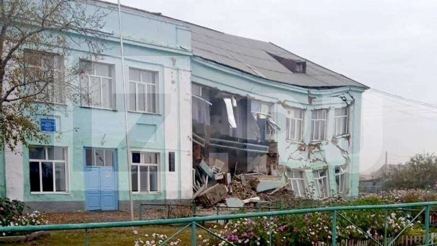 Preview School Building from 1937 Collapses in Tatarsk, Novosibirsk Region