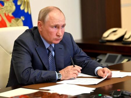 Путин высоко оценил вклад Вадима Прохорова в развитие юридической науки