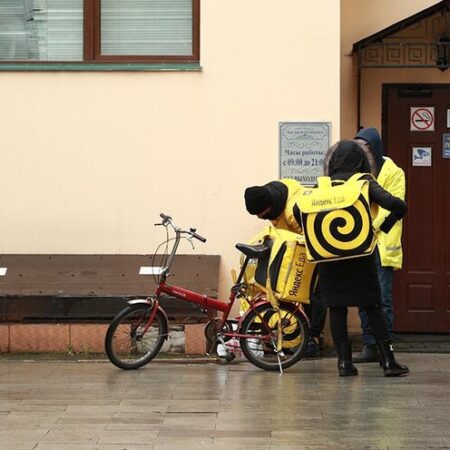Запрет для курьеров-мусульман: перечень харамных товаров в России