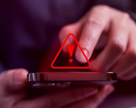 МВД России предупреждает о новом вирусе ClayRat, распространяющемся через контакты телефона