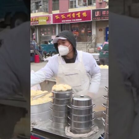 Russians Flock to China for Shopping Spree After Visa-Free Travel