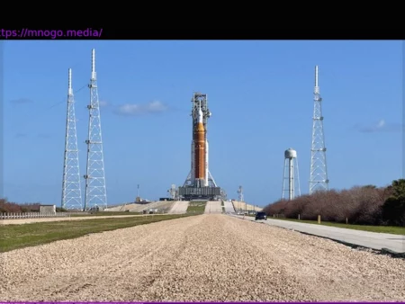 NASA’s SLS Rocket Returns to Launch Pad for Artemis II Mission in April