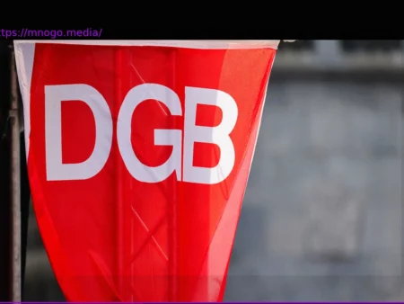 Флаг DGB у ратуши: Рим не профсоюзный офис