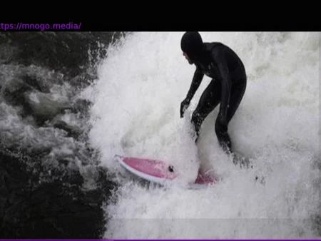 München: Die Eisbachwelle ist wieder da
