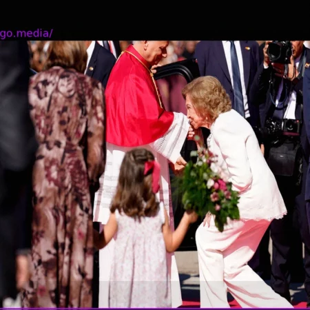 At Court: Even the Queen Bows Before the Pope