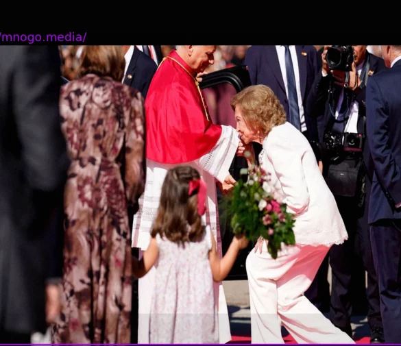 At Court: Even the Queen Bows Before the Pope
