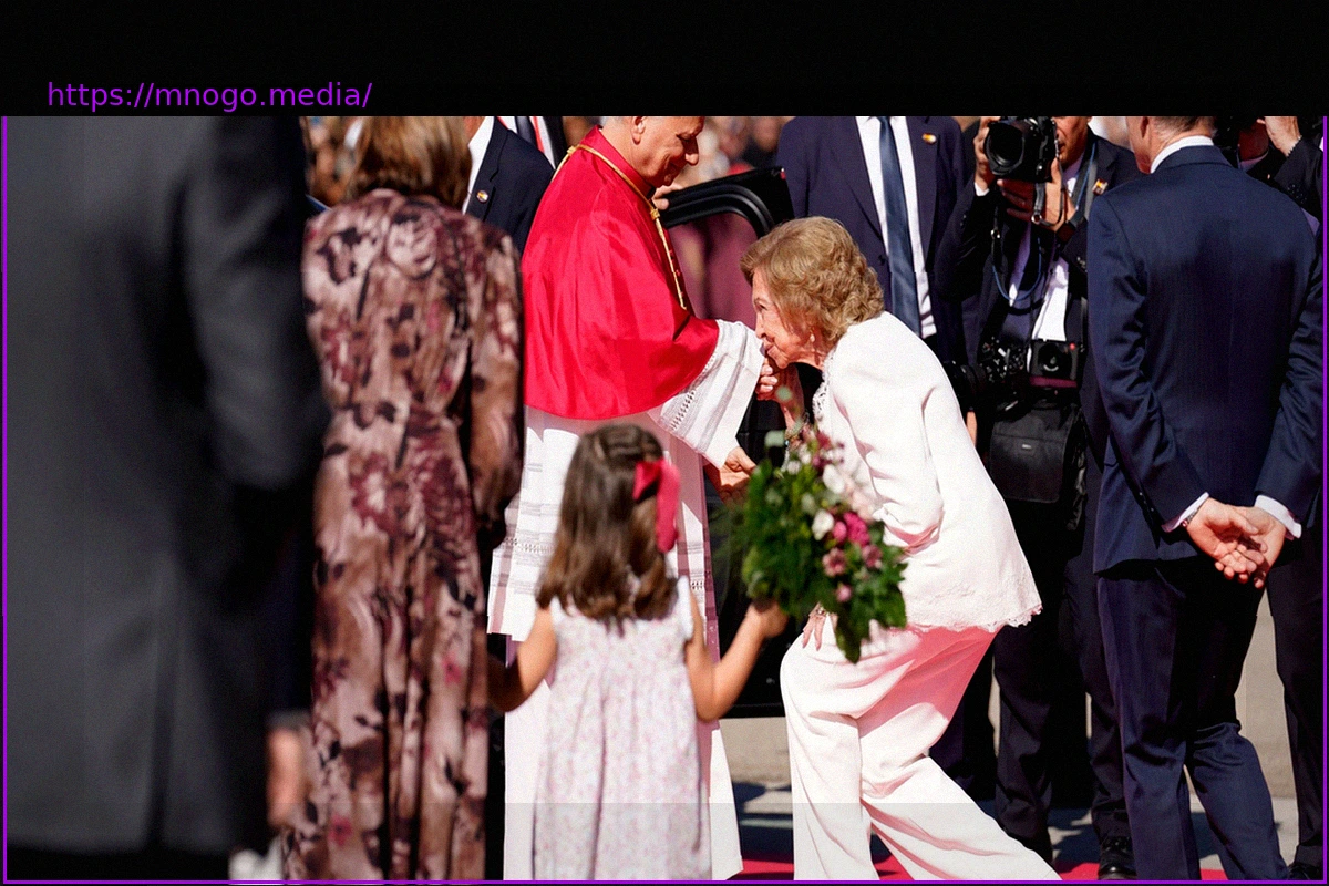 Preview At Court: Even the Queen Bows Before the Pope