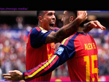 Europameister Spanien souverän ins Achtelfinale